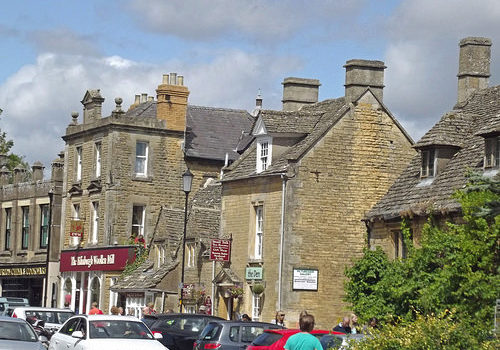 The Edinburgh Woollen Mill to The Den –  High Street, Bourton-on-the-Water