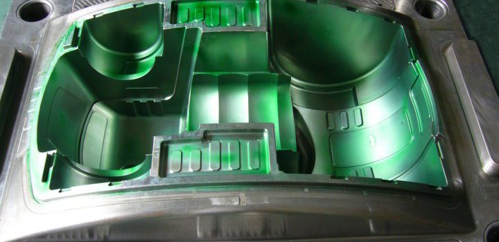 injection mold parting line in China